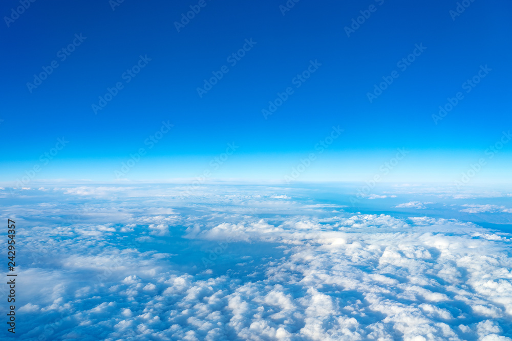 雲の上の空 の Stock フォト | Adobe Stock