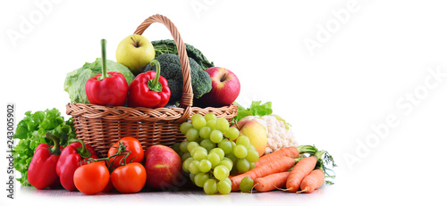 Papel de parede Fresh organic fruits and vegetables in wicker basket