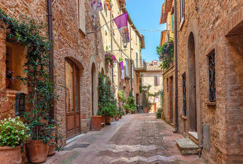 Fototapete - Beautiful alley in Tuscany, Old town, Pienza, Italy
