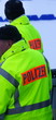 canvas print picture - Polizisten in dicker Jacke im Wintereinsatz
