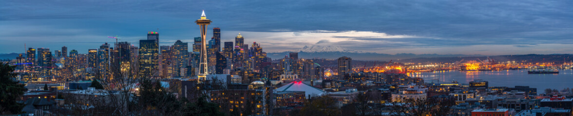 Fototapete - Seattle city skyline at dusk. Downtown Seattle cityscape