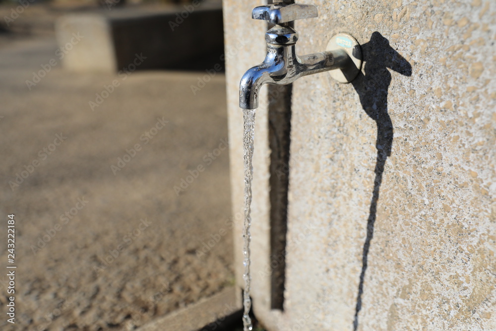 公園の水道 蛇口 からでる水 Buy This Stock Photo And Explore Similar Images At Adobe Stock Adobe Stock