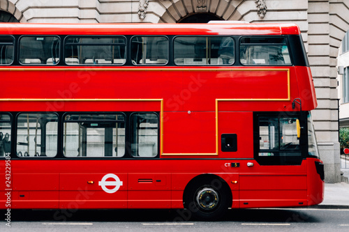 Cuadros en Lienzo Red double decker bus in London