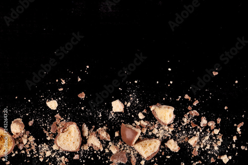 Cuadros en Lienzo Chocolate treats smashed into pieces