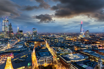 Fototapete - Blick über die beleuchtete Skyline von London: von der City bis zur Themse
