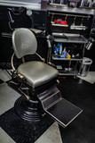 Fototapeta Na drzwi - empty chair in tattoo shop