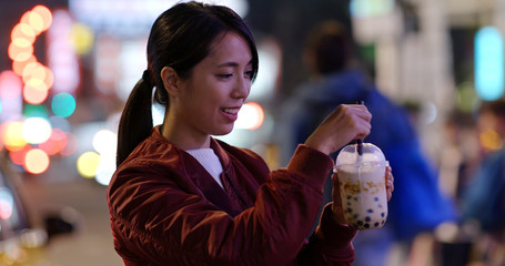 Canvas Print - Woman enjoy iced bubble tea in city at night