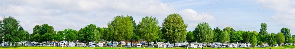 Campingplatz Campen Wohnmobile - obrazy, fototapety, plakaty 