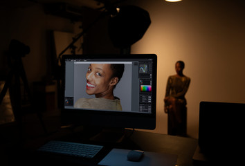 Poster - Female model posing for a photo shoot