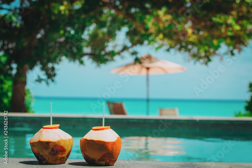 Fotomural two coconut drinks on tropical beach resort