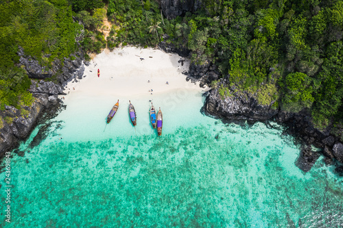 Cuadros en Lienzo adventure style hi season thai and foreign tourists long tail boat and driving s