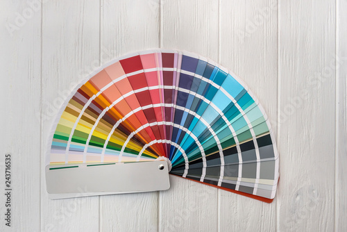 Fotomural Colorful palette for wall painting on wooden desk