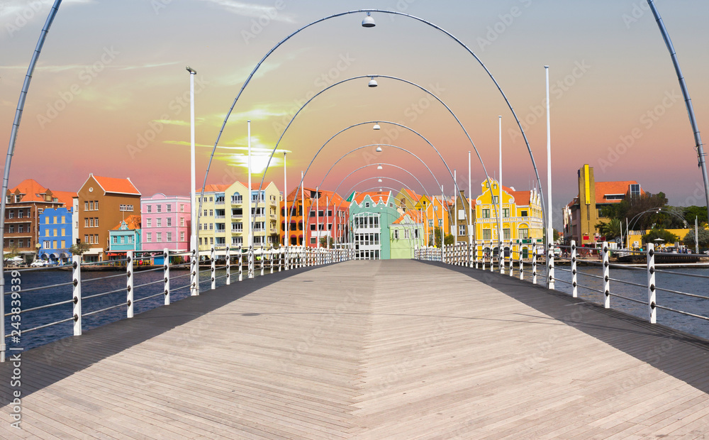 Floating pantoon bridge in Willemstad, Curacao, evening time - obrazy, fototapety, plakaty 