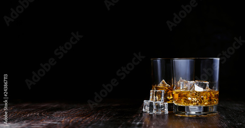 Cuadros en Lienzo whiskey with ice in modern glasses