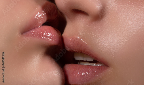 Girlfriend Two Women Close Up Natural Lipstick For Girls Love And Kiss Women Friendship Relations Erotica Stock Foto Adobe Stock