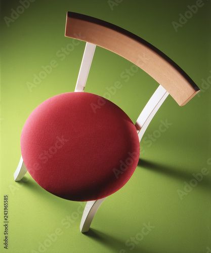 Sedia con seduta in tessuto rosso