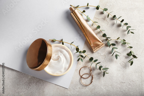 Fotomural Cosmetic products with jewelry on grey table