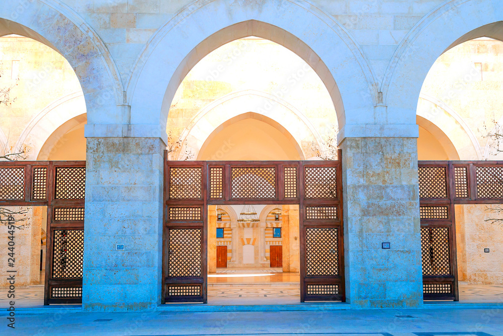 Al-Husseini mosque in Amman  - obrazy, fototapety, plakaty 