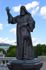 Wall Mural - MOSCOW, RUSSIA - JULY 11, 2018: Monument dedicated to the Patriarch of the Russian Orthodox Church. Christ the Savior Cathedral.