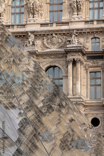Photographie Louvre vor alter Fassade