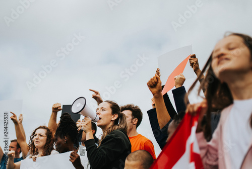 Fotografía Group of activists protesting
