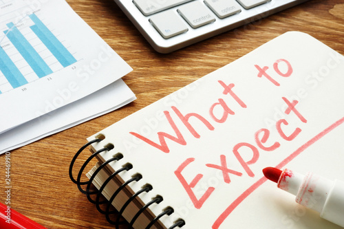 Photographie What to Expect. Business papers with prediction.