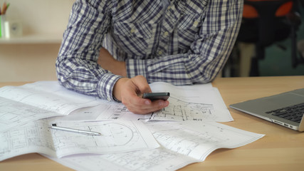 Aufkleber - Close up worker in creative agency holding smartphone