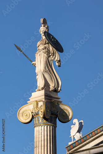 Foto Sunset view of Athena statue in front of Academy of Athens, Attica, Greece