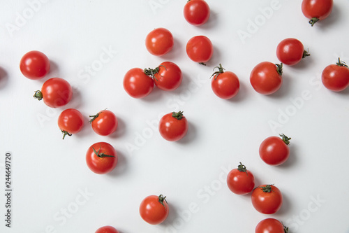 白背景に散らばるミニトマト可愛い Stock Photo Adobe Stock 白背景に散らばるミニトマト可愛い Stock Photo Adobe Stock