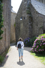 Sticker - Frau in Locronan, Bretagne