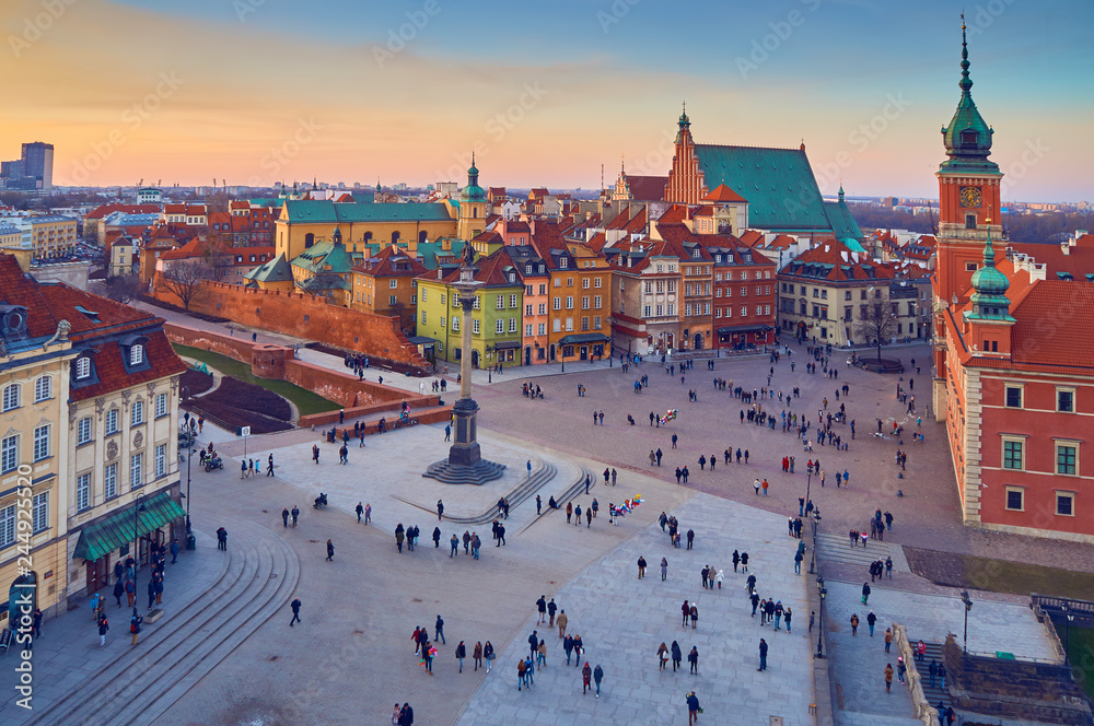 Panoramic view of  Zamkowy Castle square, Warsaw, Poland - obrazy, fototapety, plakaty 