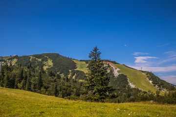 Das Hochkar ist mit einer Höhe von 1808 m ü. A. der höchste Gipfel der an der niederösterreichisch-steirischen Grenze befindlichen Göstlinger Alpen.