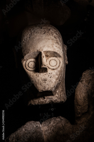 Fotografía Primo piano della statua di Monte Prama - Sardegna