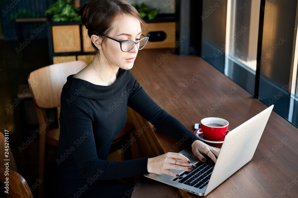 Laptop women shop
