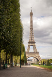Fototapeta Boho - Eiffelturm in Paris, Champ de Mars, Frankreich