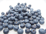 Fototapeta Mapy - Fresh blue berries isolated on white background