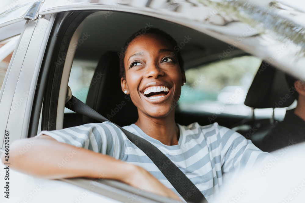 Happy woman driving a car - obrazy, fototapety, plakaty 