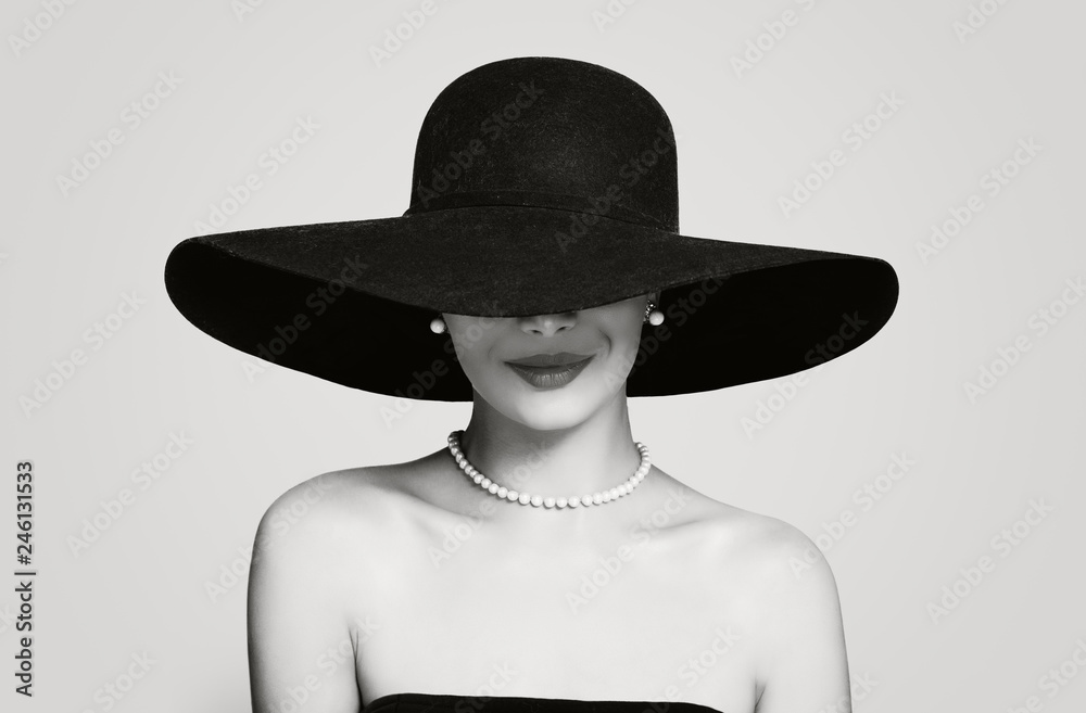 Black and white portrait of vintage woman in classic hat and pearls jewelry, retro styling girl - obrazy, fototapety, plakaty 