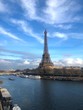 © Eleonora Lamio - VIsta della Torre Eiffel con cielo blu, Parigi, Francia