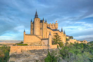 Wall Mural - Sunset view of Alcazar de Segovia in Spain