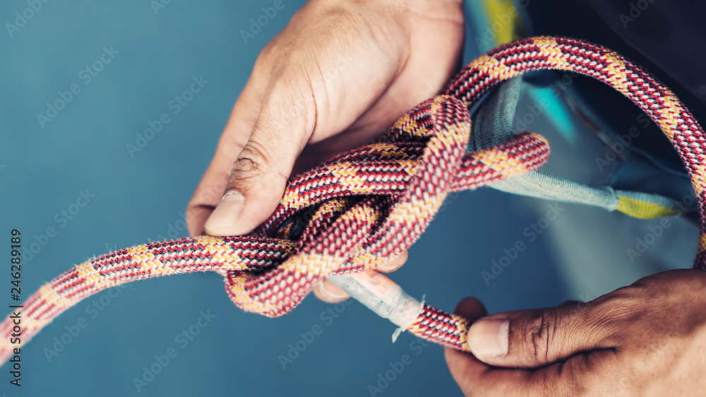 Rope with Climbing eight knot in man hands - obrazy, fototapety, plakaty 