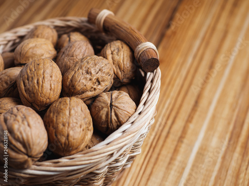 Cuadros en Lienzo Walnut on a wooden table in a wicker basket