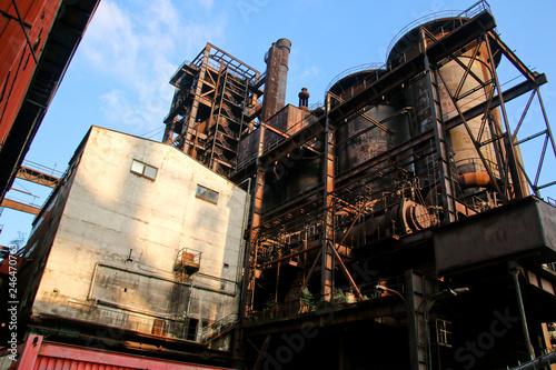 Zdjęcie XXL Zdjęcie z opuszczonej strefy przemysłowej, wykorzystywane obecnie jako przemysłowy park czasu wolnego.