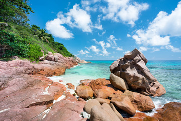 Wall Mural - rote felsen am strand, anse lazio, praslin, seychellen