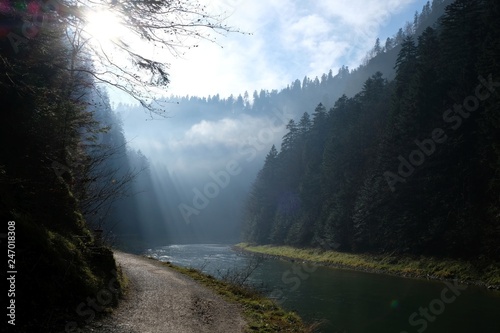 Polska, Pieniny - Przełom Dunajca w magicznej mgle