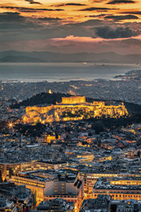 Fototapete - Der beleuchtete Parthenon Tempel der Akropolis von Athen, Griechenland, nach Sonnenuntergang am Abend