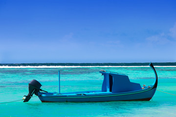 Poster - Boat in the ocean