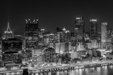 Fototapeta Miasta - View of the Pittsburgh skyline at night, from Mount Washington, Pittsburgh, Pennsylvania.