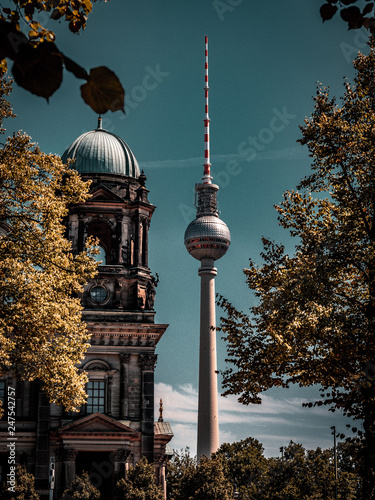 Fototapeta Berlin  berlinska-wieza-telewizyjna-niski-kat