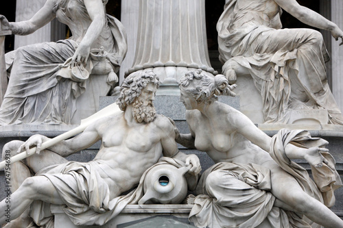 Cuadros en Lienzo Detail of Pallas-Athene fountain in front of Austrian parliament, Vienna, Austria